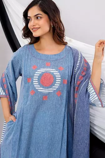 Women Printed Regular Kurta with Trousers & With Dupatta