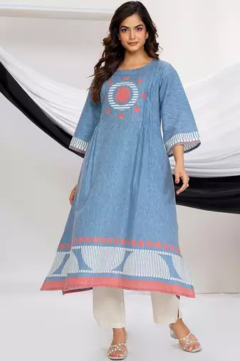 Women Printed Regular Kurta with Trousers & With Dupatta
