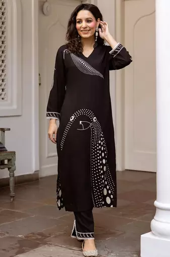 Floral Printed Mandarin Collar Straight Kurta With Trousers