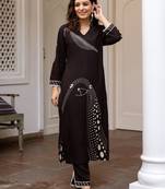 Floral Printed Mandarin Collar Straight Kurta With Trousers