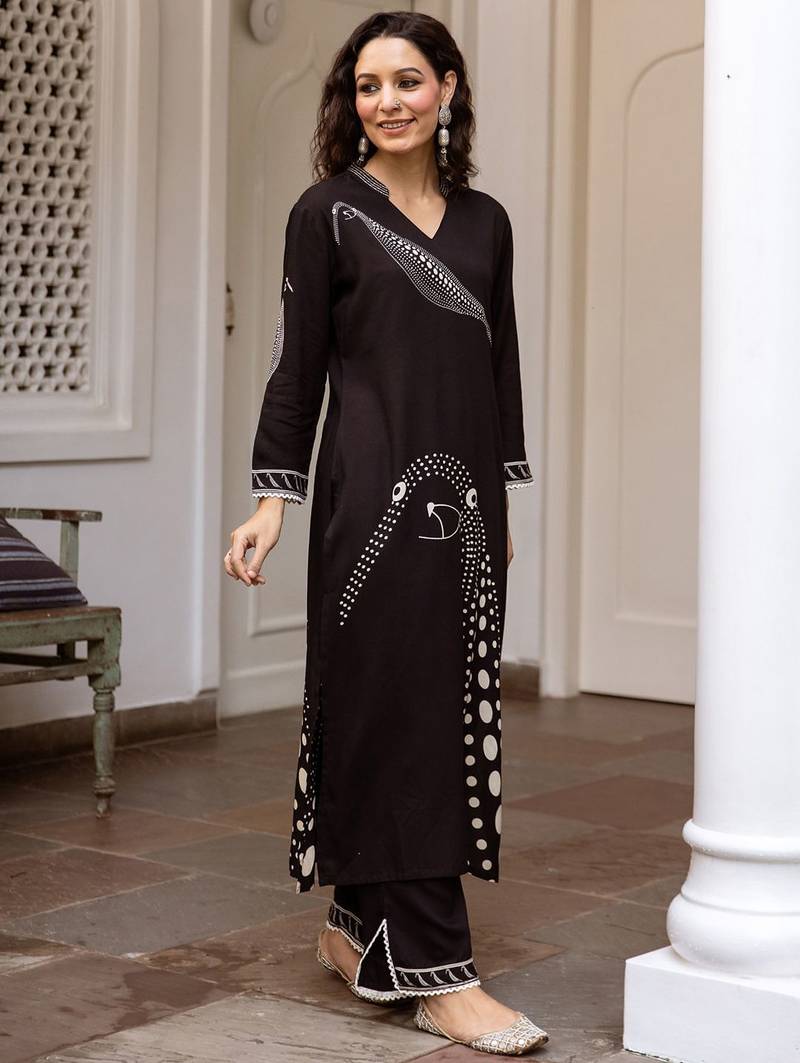 Floral Printed Mandarin Collar Straight Kurta With Trousers