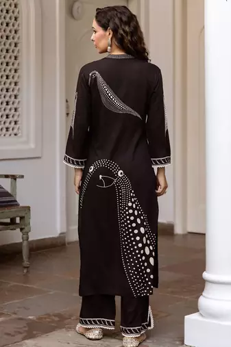 Floral Printed Mandarin Collar Straight Kurta With Trousers