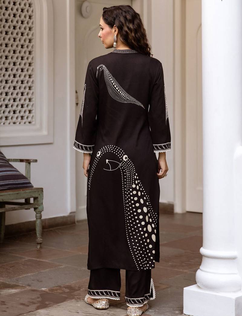 Floral Printed Mandarin Collar Straight Kurta With Trousers