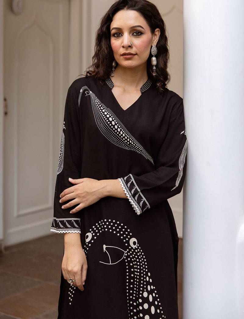 Floral Printed Mandarin Collar Straight Kurta With Trousers