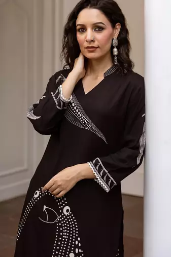 Floral Printed Mandarin Collar Straight Kurta With Trousers