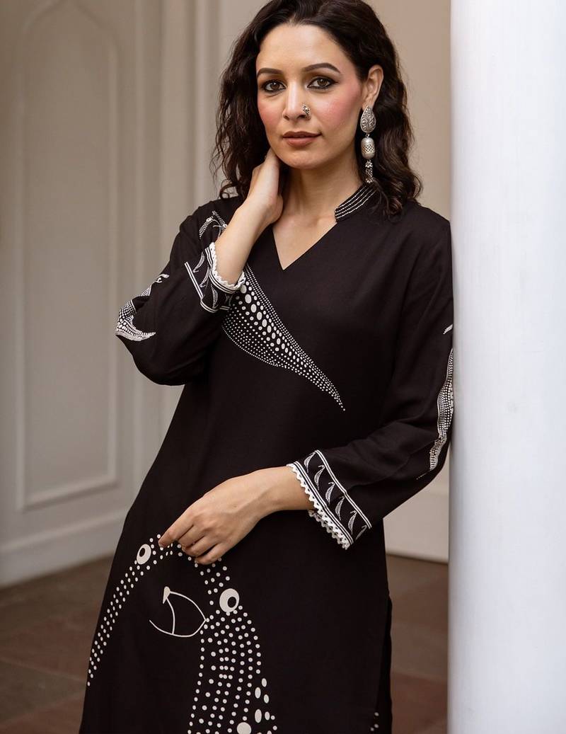 Floral Printed Mandarin Collar Straight Kurta With Trousers