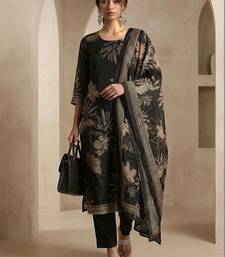Women Floral Printed Regular Chanderi Silk Kurta with Trousers & With Dupatta