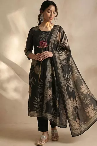 Women Floral Printed Regular Chanderi Silk Kurta with Trousers & With Dupatta