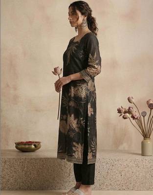 Women Floral Printed Regular Chanderi Silk Kurta with Trousers & With Dupatta 7