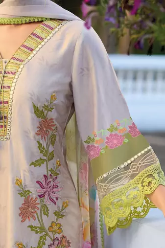 Women Floral Embroidered Regular Mirror Work Kurta with Trousers & Dupatta