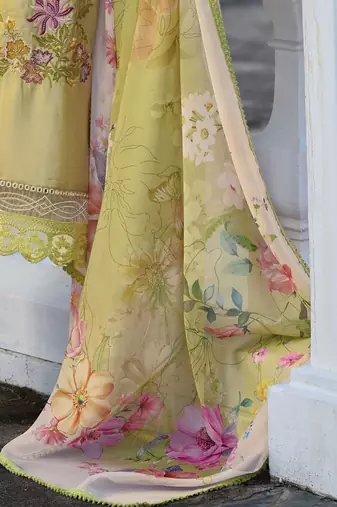 Women Floral Embroidered Regular Mirror Work Kurta with Trousers & Dupatta