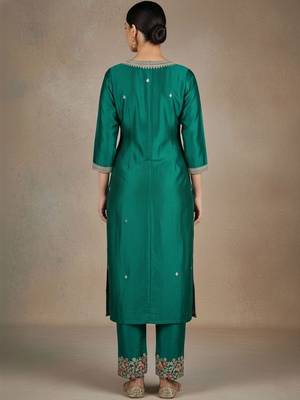 Women Ethnic Motifs Embroidered Regular Thread Work Kurta with Trousers & With Dupatta 4