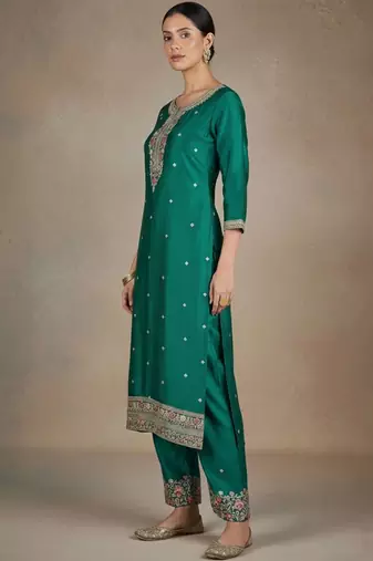 Women Ethnic Motifs Embroidered Regular Thread Work Kurta with Trousers & With Dupatta