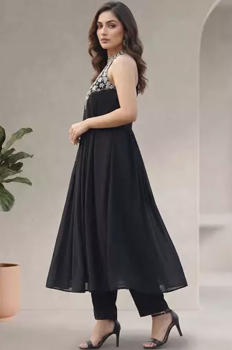 Women Ethnic Motifs Embroidered Regular Thread Work Kurta with Trousers