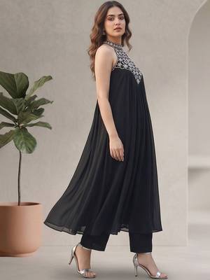Women Ethnic Motifs Embroidered Regular Thread Work Kurta with Trousers 4