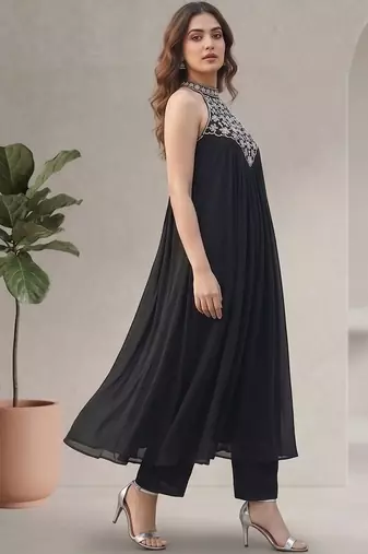 Women Ethnic Motifs Embroidered Regular Thread Work Kurta with Trousers