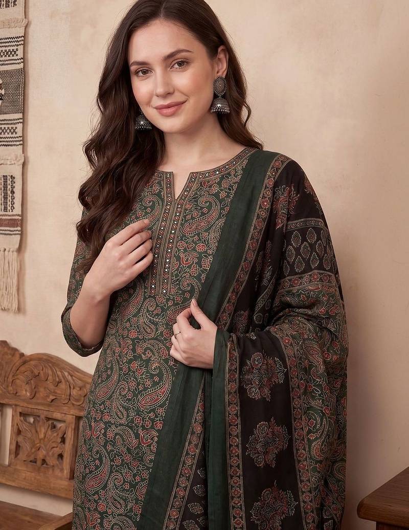 Women Ethnic Motifs Printed Regular Thread Work  Cotton Kurta with Trousers & With Dupatta