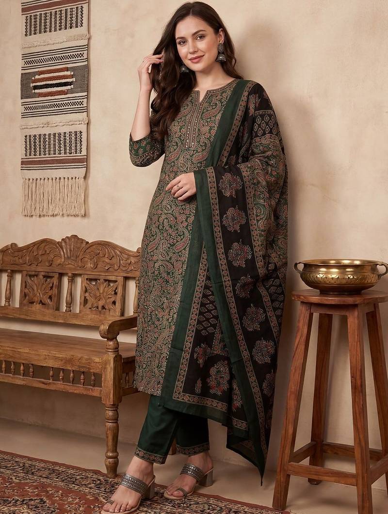 Women Ethnic Motifs Printed Regular Thread Work  Cotton Kurta with Trousers & With Dupatta