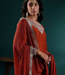 Women Floral Embroidered Regular Kurta with Trousers & With Dupatta