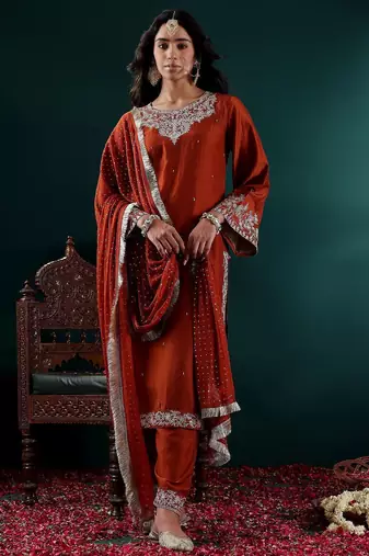 Women Floral Embroidered Regular Kurta with Trousers & With Dupatta