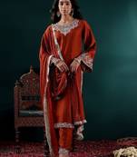 Women Floral Embroidered Regular Kurta with Trousers & With Dupatta