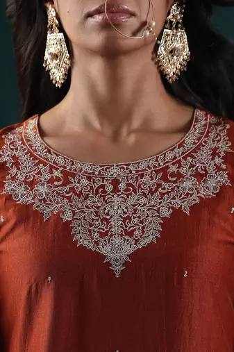 Women Floral Embroidered Regular Kurta with Trousers & With Dupatta