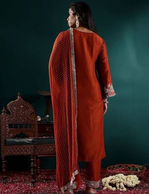 Women Floral Embroidered Regular Kurta with Trousers & With Dupatta 5