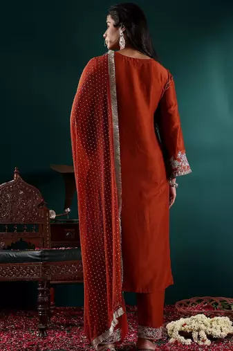 Women Floral Embroidered Regular Kurta with Trousers & With Dupatta