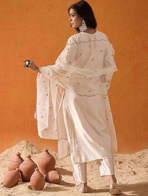 Ethnic Motifs Embroidered Straight Zari Liva Kurta with Trousers & Dupatta 3