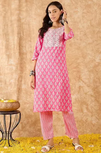 Ethnic Motifs Printed Straight Thread Work Kurta with Trousers