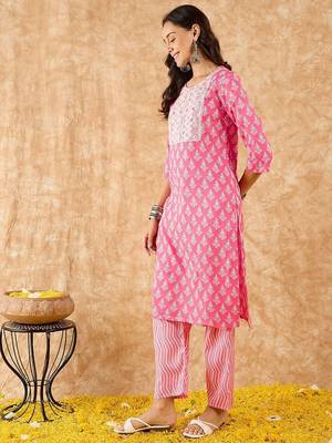 Ethnic Motifs Printed Straight Thread Work Kurta with Trousers 5