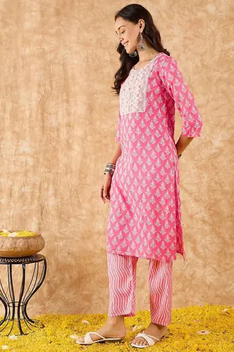 Ethnic Motifs Printed Straight Thread Work Kurta with Trousers