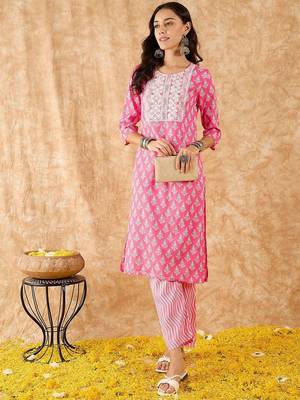 Ethnic Motifs Printed Straight Thread Work Kurta with Trousers 1