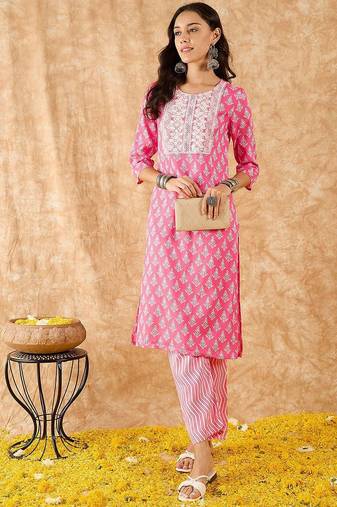 Ethnic Motifs Printed Straight Thread Work Kurta with Trousers
