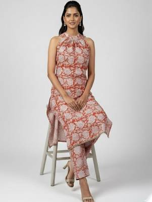 Women Floral Printed Regular Kurta with Trousers 1