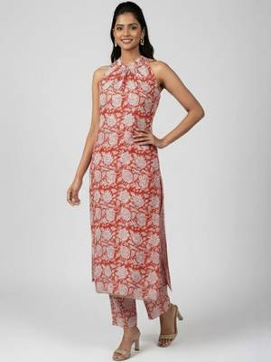 Women Floral Printed Regular Kurta with Trousers 2