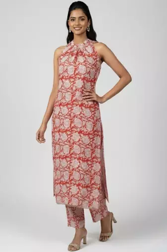 Women Floral Printed Regular Kurta with Trousers