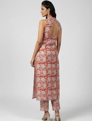 Women Floral Printed Regular Kurta with Trousers 3
