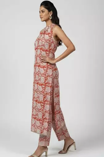 Women Floral Printed Regular Kurta with Trousers