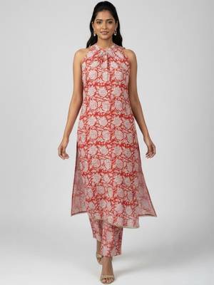Women Floral Printed Regular Kurta with Trousers 5