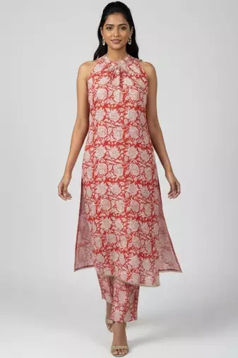 Women Floral Printed Regular Kurta with Trousers