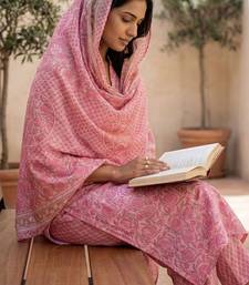 Women Floral Printed Regular  Cotton Kurta with Trousers & With Dupatta