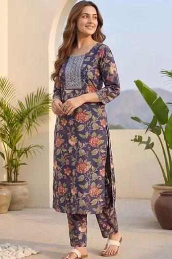 Women Floral Printed Regular Thread Work Kurta with Trousers & With Dupatta