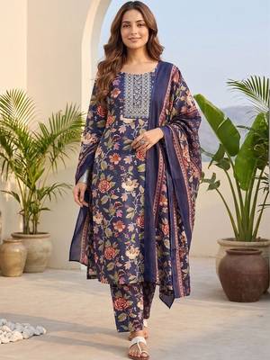 Women Floral Printed Regular Thread Work Kurta with Trousers & With Dupatta 4