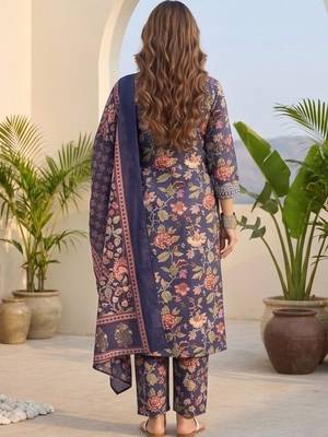 Women Floral Printed Regular Thread Work Kurta with Trousers & With Dupatta 5