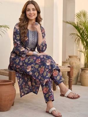 Women Floral Printed Regular Thread Work Kurta with Trousers & With Dupatta 7