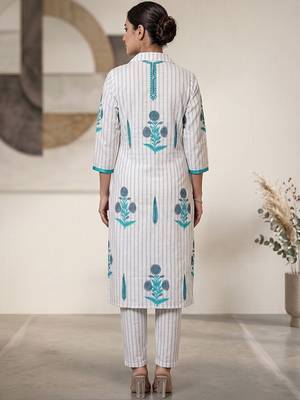 Women Printed Regular Kurta with Trousers 4