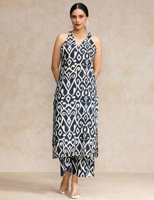 Women Printed Regular Pure Cotton Kurta with Trousers 2