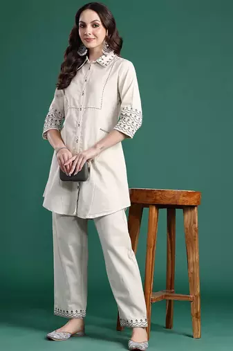 Ethnic Motifs Embroidered Thread Work Kurti with Trousers