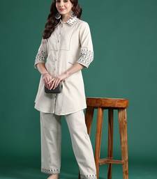 Ethnic Motifs Embroidered Thread Work Kurti with Trousers